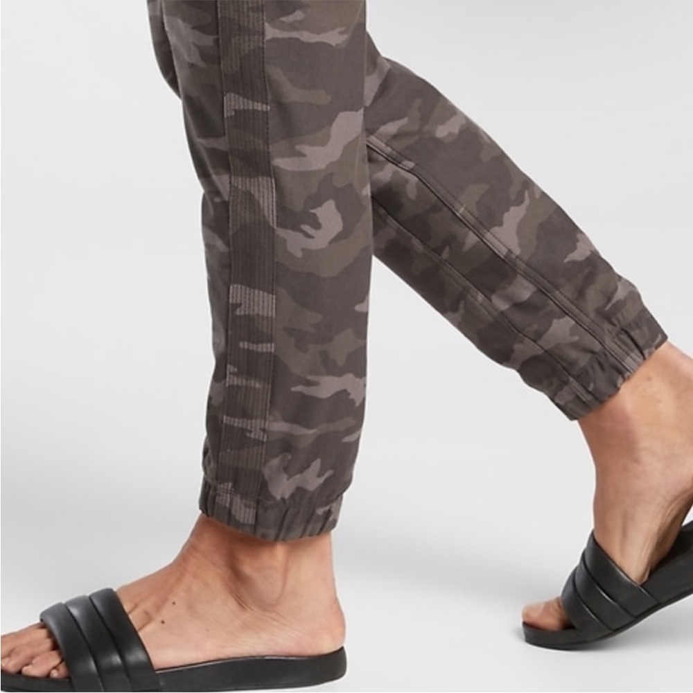 Athleta Camo Farallon Mid Rise Jogger - Picture 4 of 10